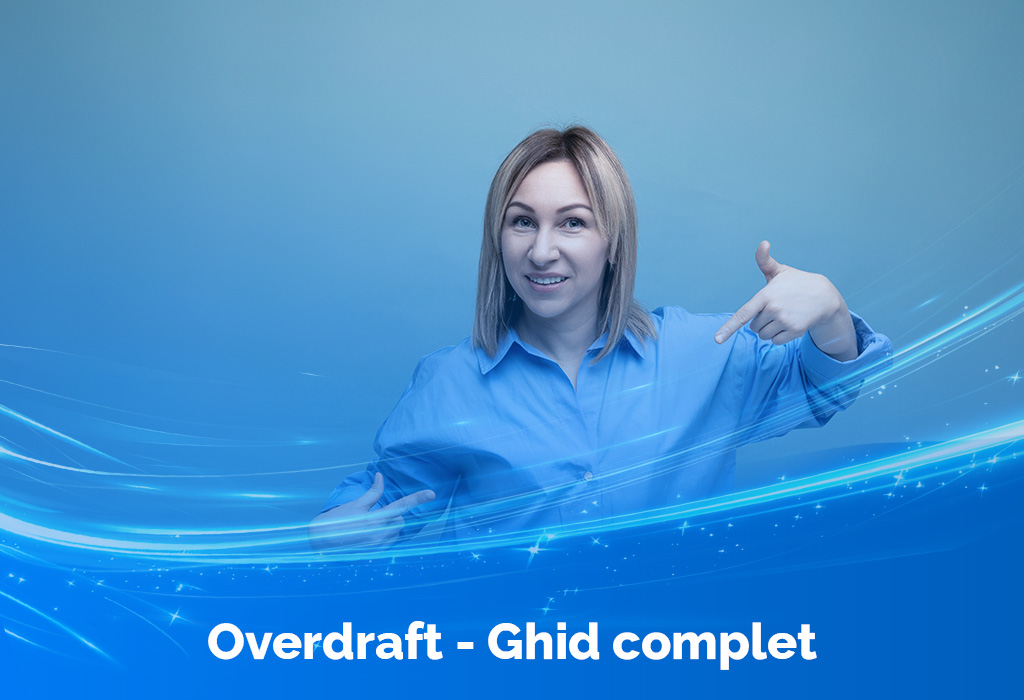 Femeie zâmbitoare indicând titlul Overdraft – Ghid complet, imagine de copertă pentru articol IFN Credite.